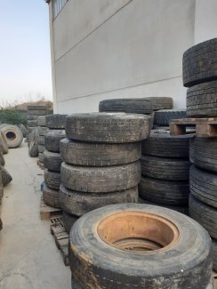 pneumatici usati di autocarri, trattori agricoli e macchine operatrici.