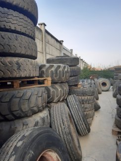 pneumatici usati di autocarri, trattori agricoli e macchine operatrici.