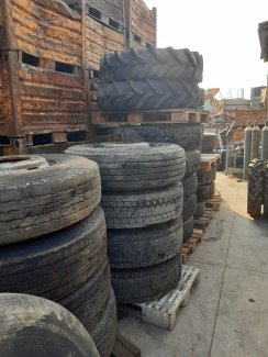pneumatici usati di autocarri, trattori agricoli e macchine operatrici.
